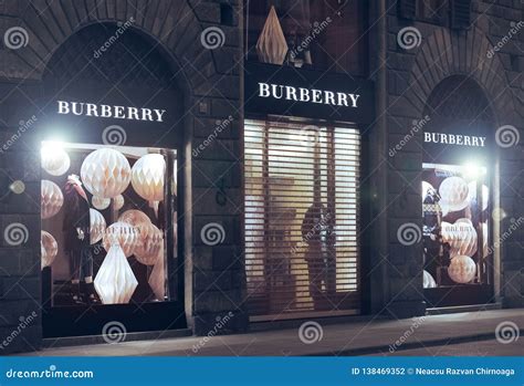 Burberry store firenze mall